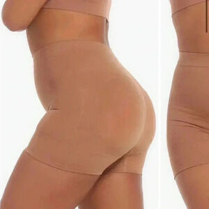 NWT Magic Bodyfashion Nordstrom Booty  Boost Shaper Shorts S